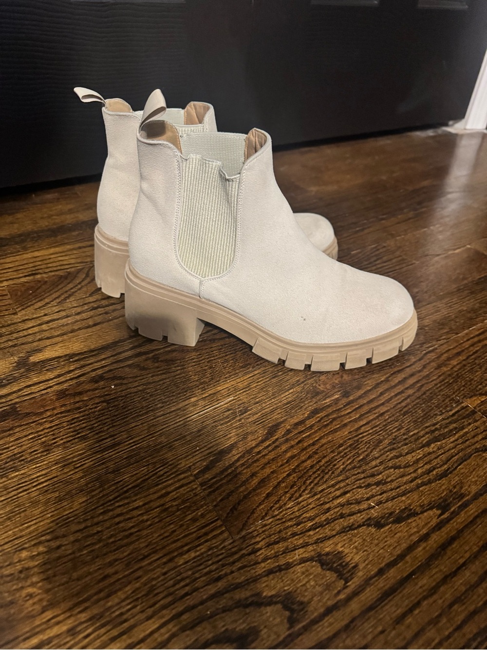 Women's Chelsea Lug Boot - Cream Suede